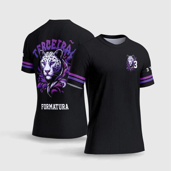Arte Vetor Camisa Exclusiva Terceirão Design Pantera Impactante.jpg apresenta o mockup de um fardamento escolar de formatura na cor preta com estampa frontal minimalista do número 3 e brasão da pantera, e um grande grafismo traseiro no estilo streetwear combinando a ilustração detalhada de uma pantera em tons de roxo e lilás envolta por folhas, escrita Terceirão curvada e a palavra Formatura em sublimação total CorelDRAW.