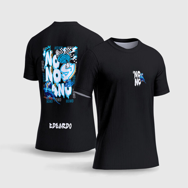 Arte Vetor Camisa Nono Ano Arara Azul.jpg apresenta o mockup de um fardamento escolar de formatura na cor preta com estampa frontal minimalista texturizada com o nome Nono Ano e uma arara, e um grande grafismo traseiro no estilo streetwear combinando a arara-azul, cérebro com luvas, texto Nono Ano empilhado com efeito dripping, raios, padrão xadrez e o nome Eduardo do formando em sublimação total CorelDRAW.