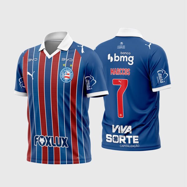 Arte Vetor Camisa Bahia Reserva 2026 - 2027.jpg apresenta o mockup do uniforme reserva do Bahia na cor azul e vermelha com listras verticais e frisos brancos, gola polo branca, patrocínios Foxlux, BMG e Viva Sorte, e layout traseiro oficial com o número 7 e nome Marccos para sublimação total CorelDRAW.